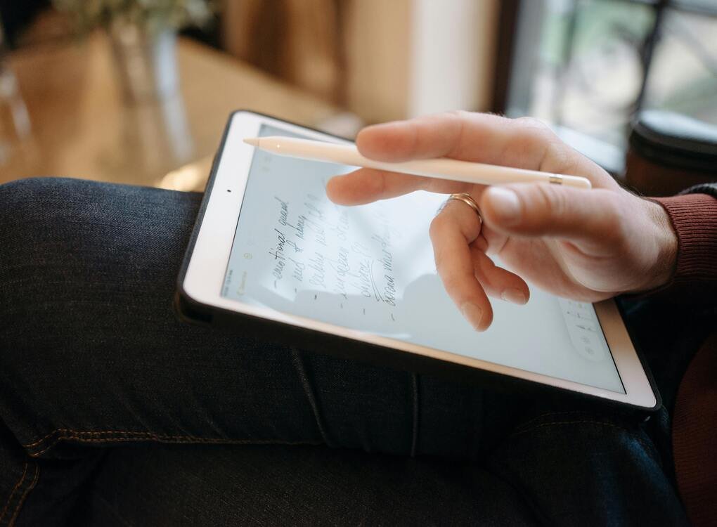 Person using an Apple Pencil to write notes on an iPad - http:// tabletwritings.com Blog